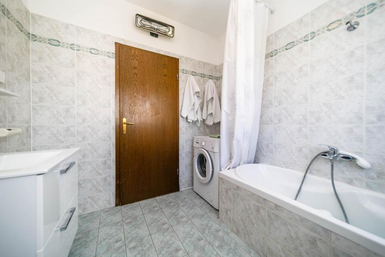 Apartments Mate Balote 54 Krk Dış mekan fotoğraf